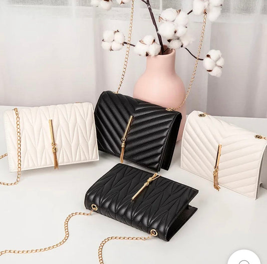 👜 White Handbag 👜